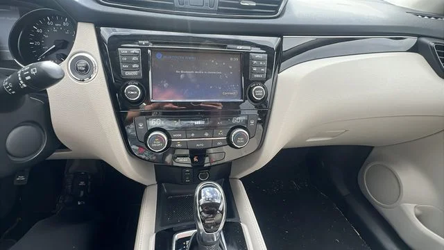 Used 2017 Blue Nissan SL image 25