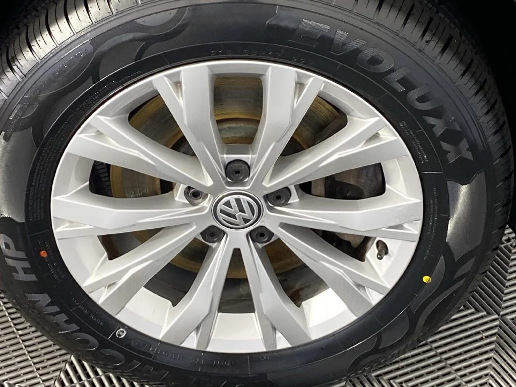 Used 2018 Platinum Gray Metallic Volkswagen 2.0T S image 29