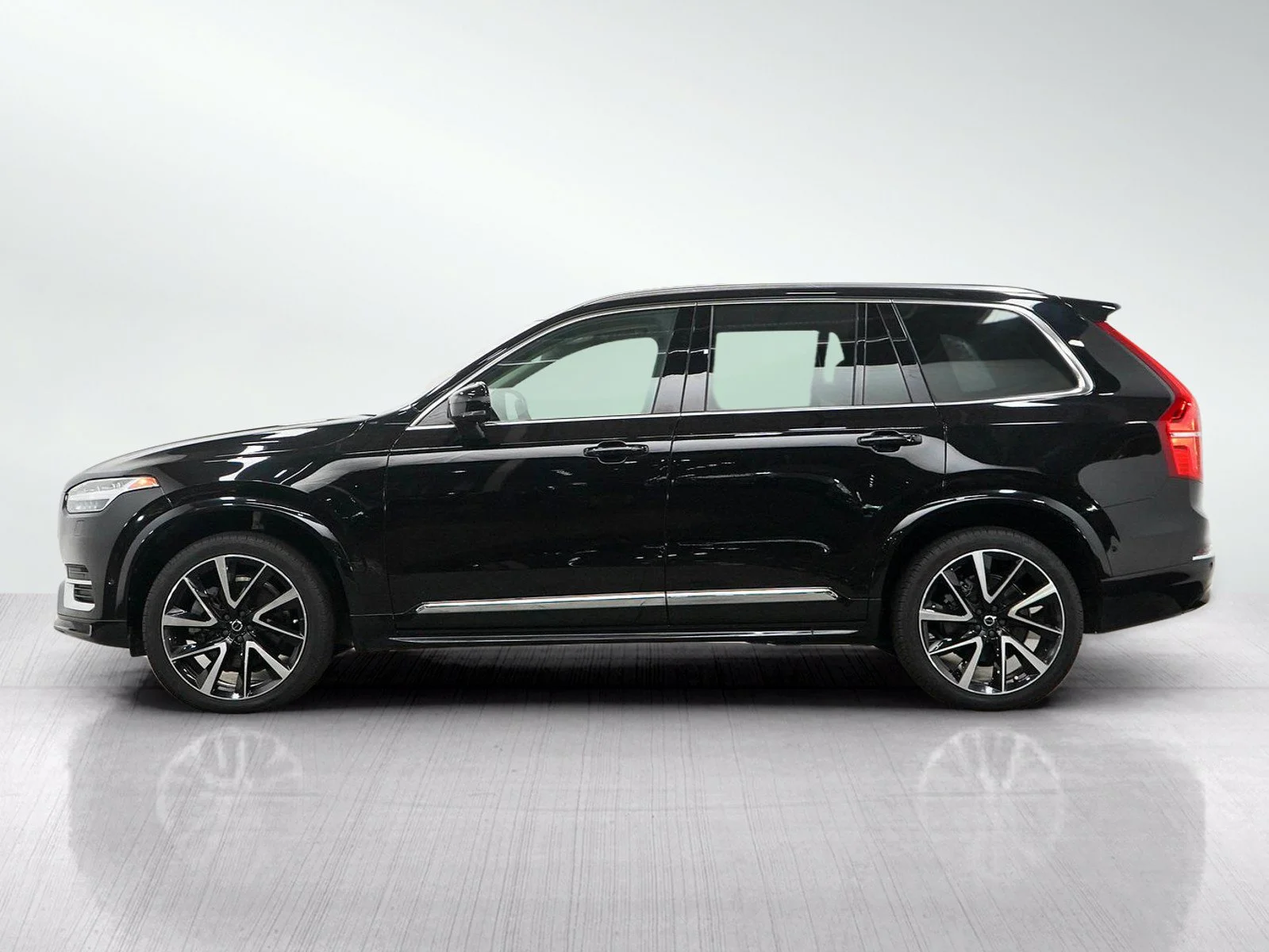 Used 2023 Volvo XC90 Plus with VIN YV4062PN8P1947672 for sale in Burnsville, Minnesota