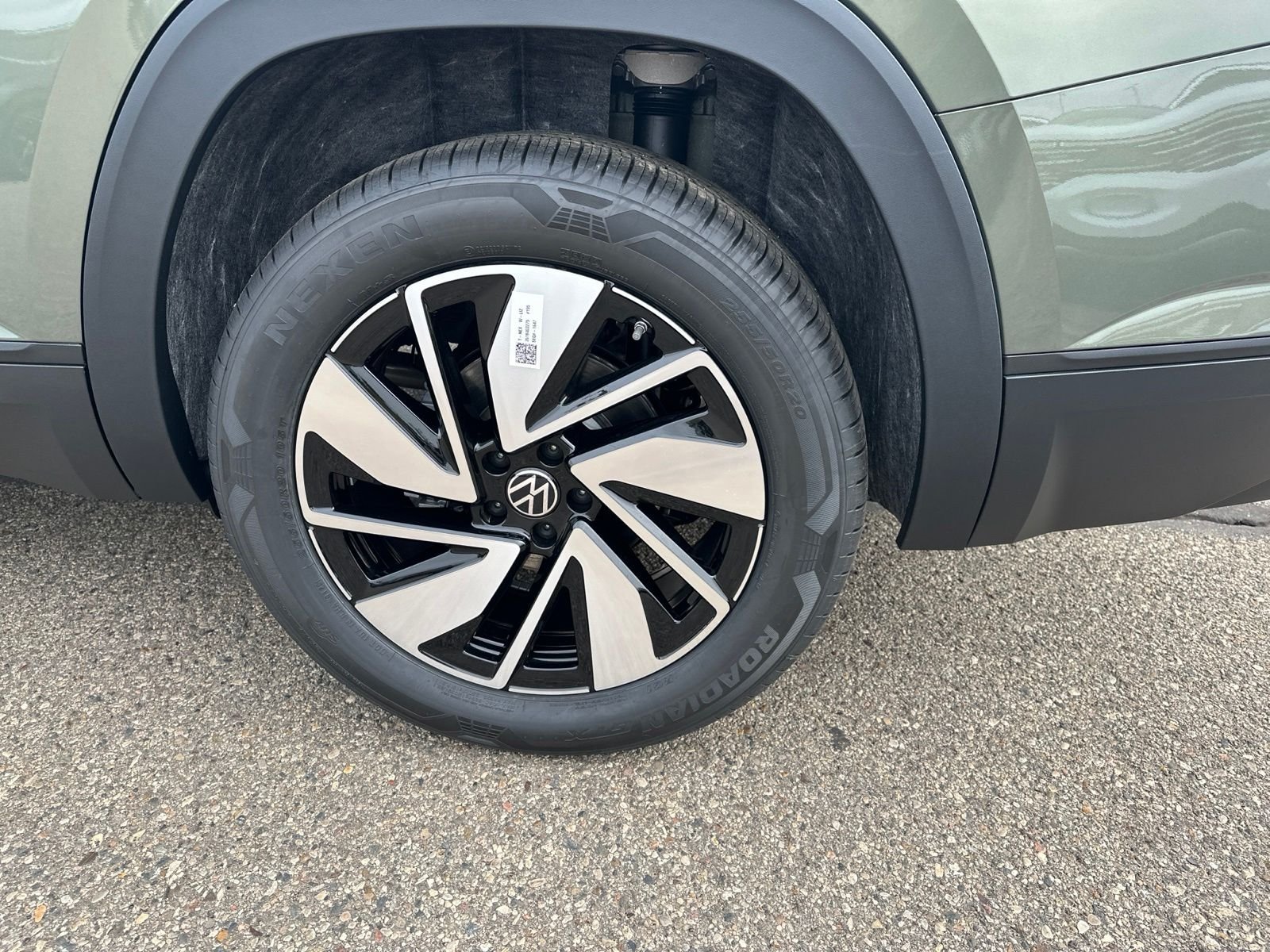 New 2026 Green Volkswagen 2.0T SE w/Technology image 9