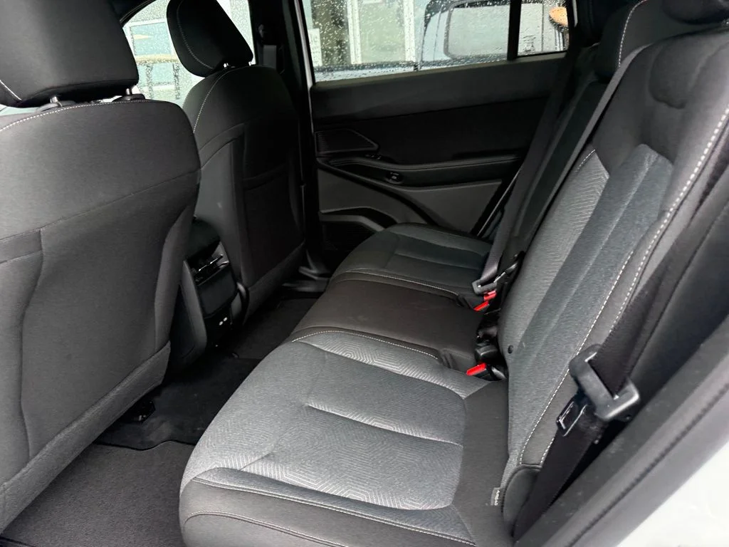 New 2026 Bright White Clear-Coat Exterior Paint Jeep Laredo image 20
