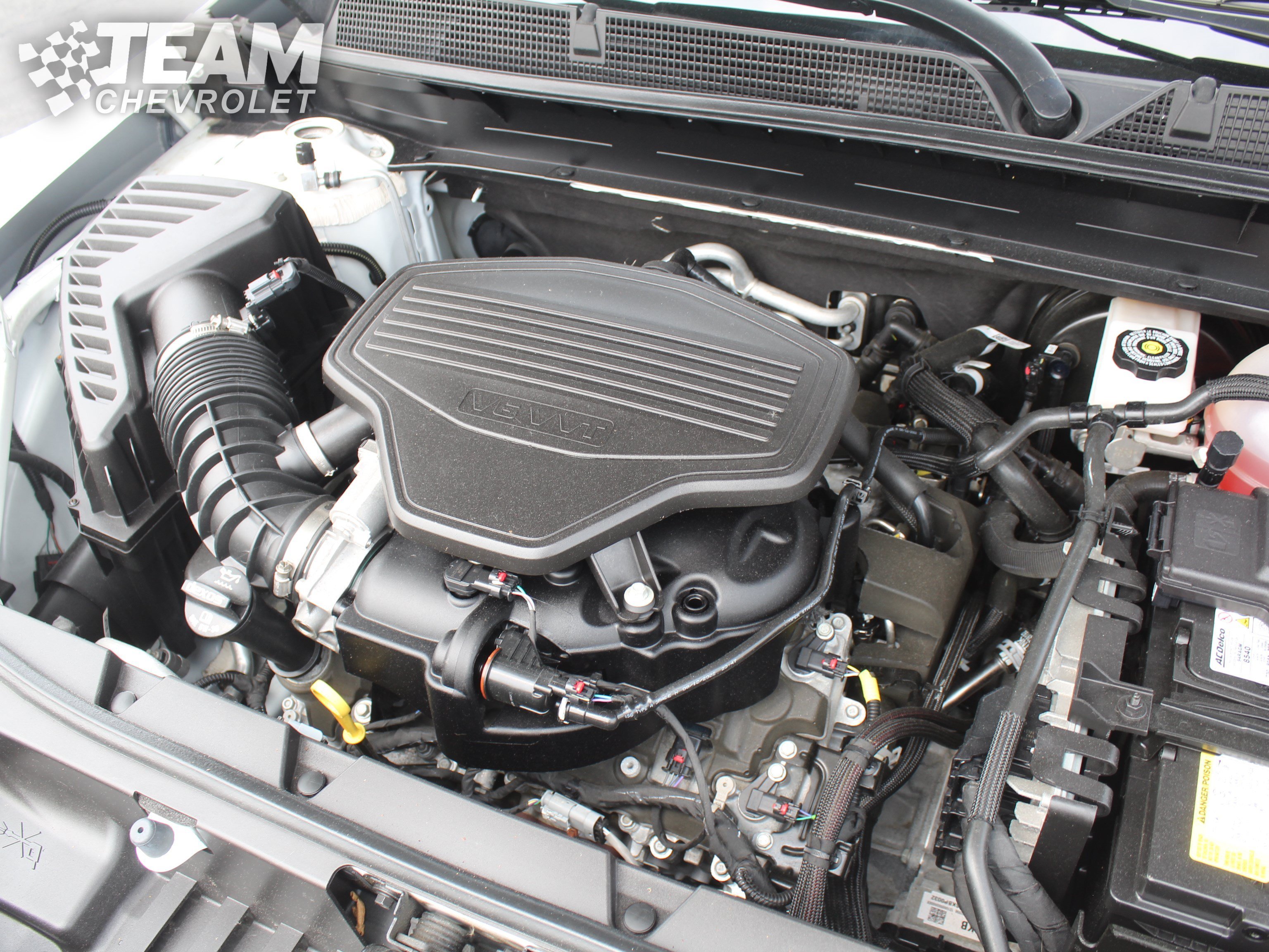 Used 2023 Summit White GMC AT4 image 32