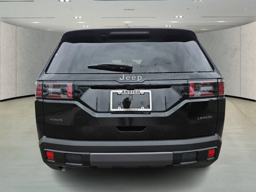New 2026 Diamond Black Crystal Pearl-Coat Exterior Paint Jeep Laredo image 6