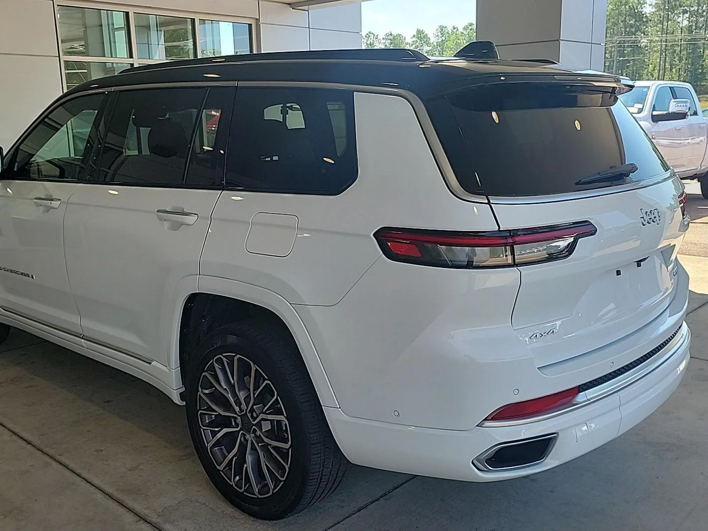 Used 2025 Bright White Clearcoat Jeep Summit Reserve image 19