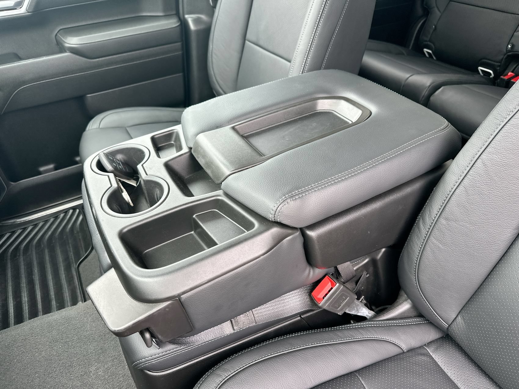 Used 2025 White Chevrolet LT image 21