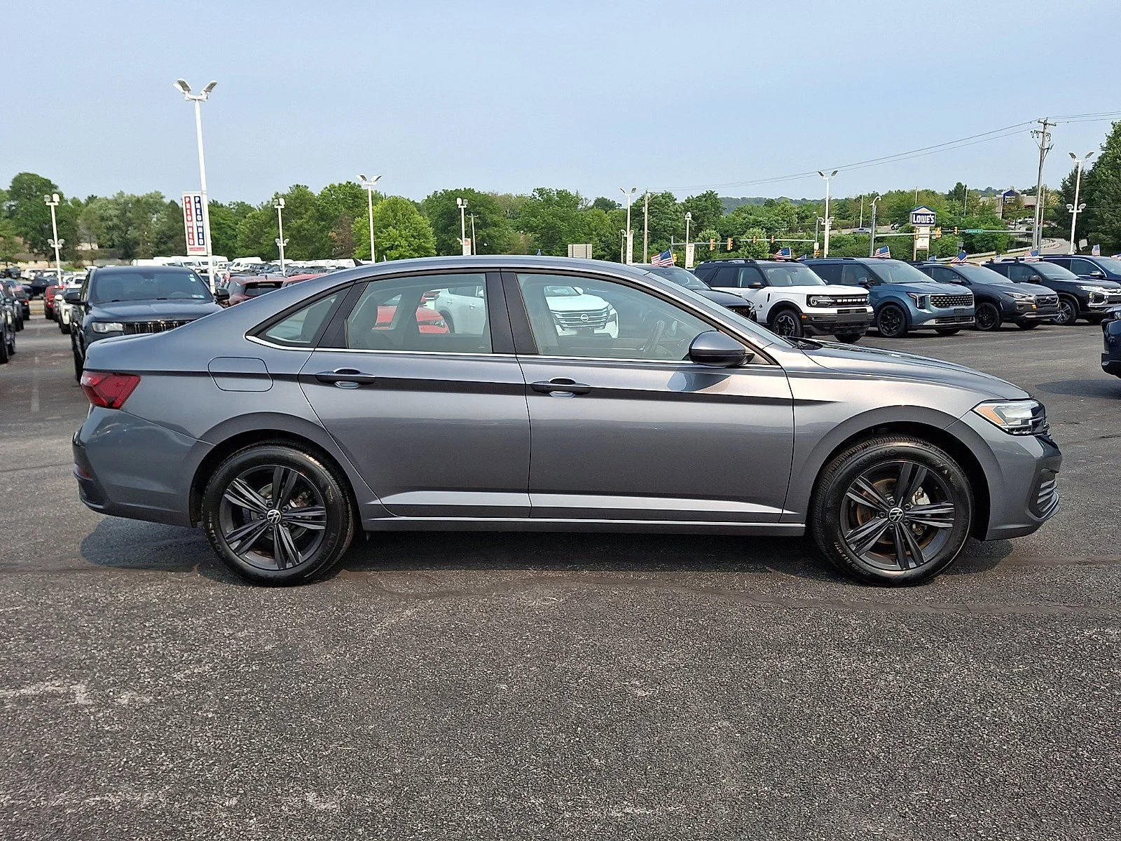 Certified Used 2023 Platinum Gray Metallic   2R2r Volkswagen SE image 8