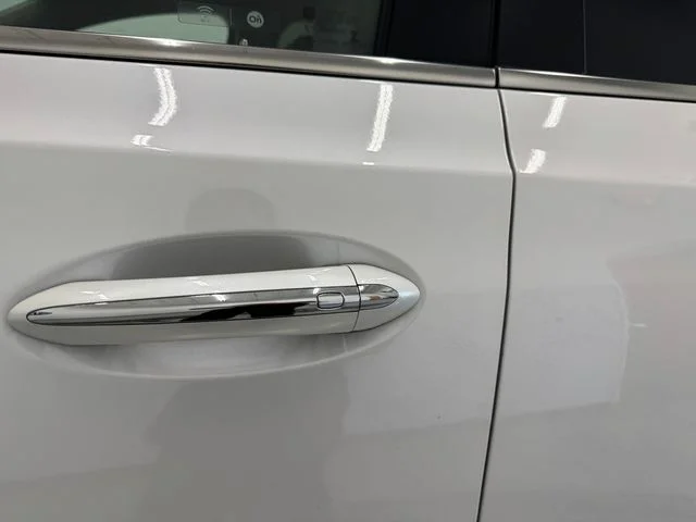 Used 2021 White Frost Tricoat Buick Essence image 35
