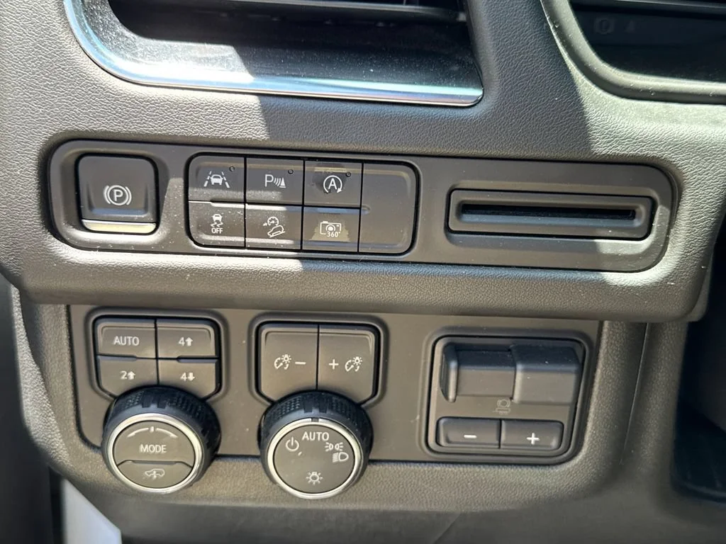 Used 2024 Summit White Chevrolet Z71 image 9