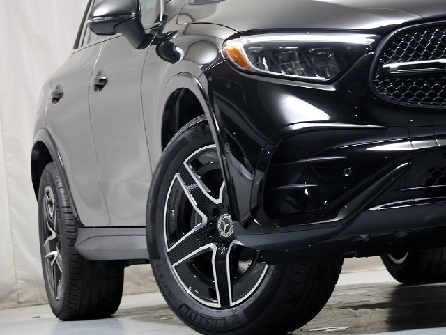 New 2027 Black Mercedes-Benz GLC 300 image 31