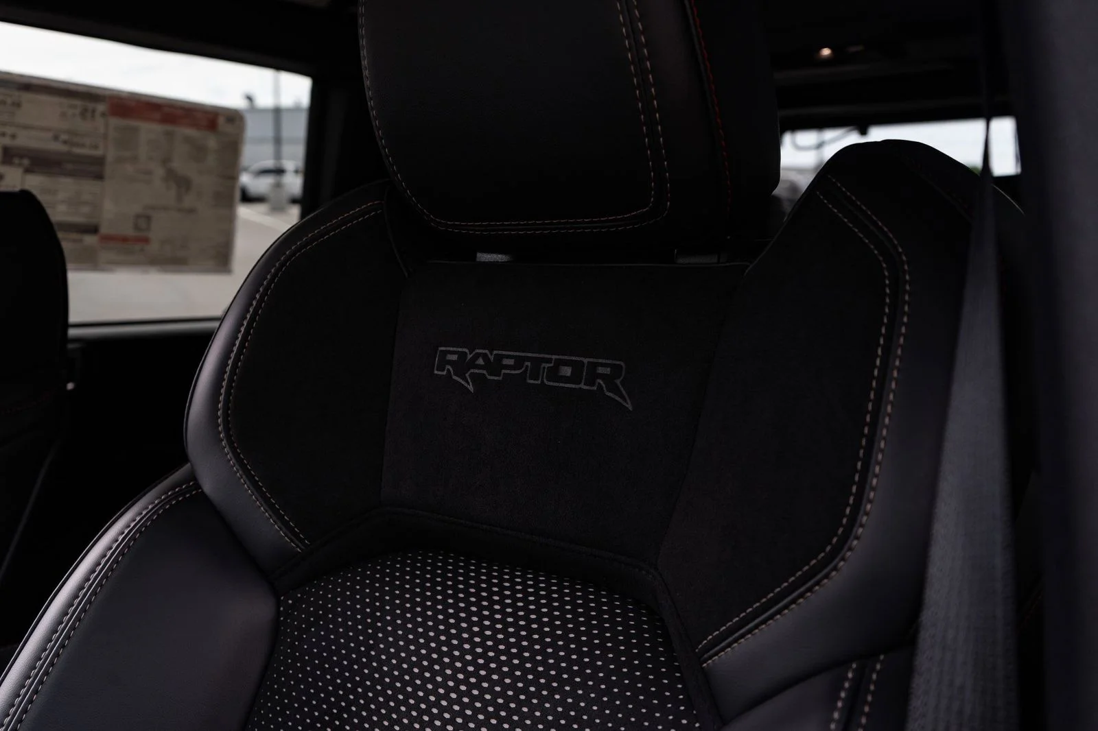 Used 2025 Desert Sand Ford Raptor image 33