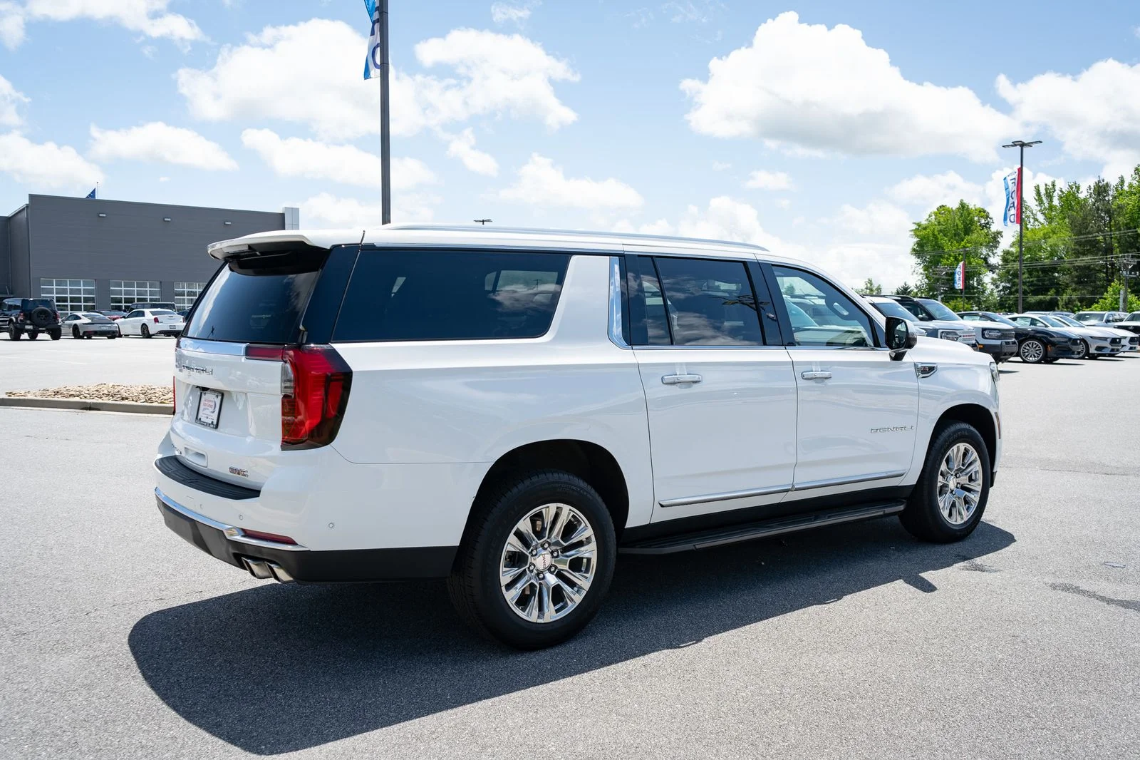 Used 2025 White GMC Denali image 10