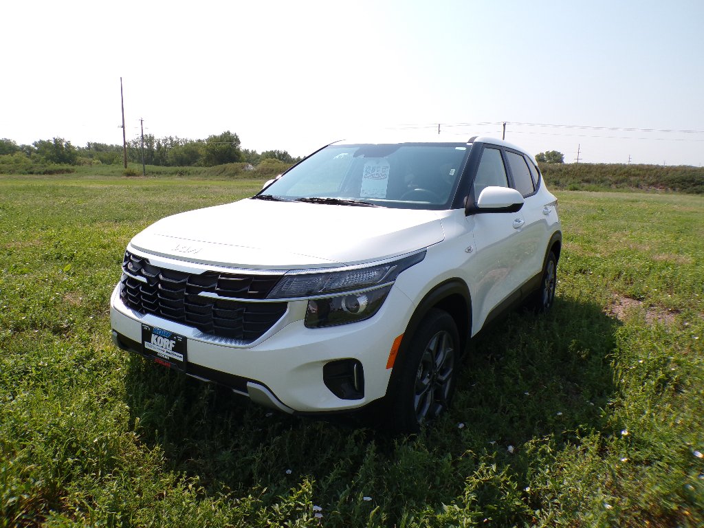 Used 2026 Snow White Pearl Kia LX image 1