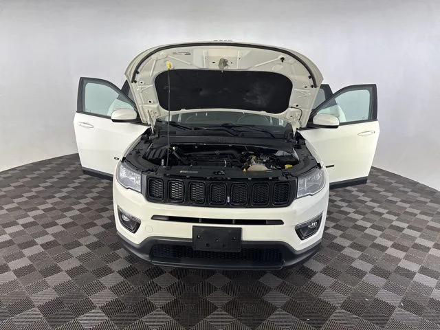 Used 2018 White Jeep Latitude image 11