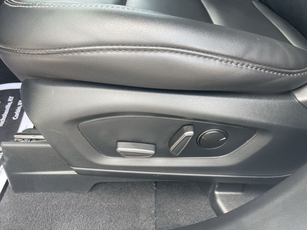 Used 2023 White Ford XLT image 12