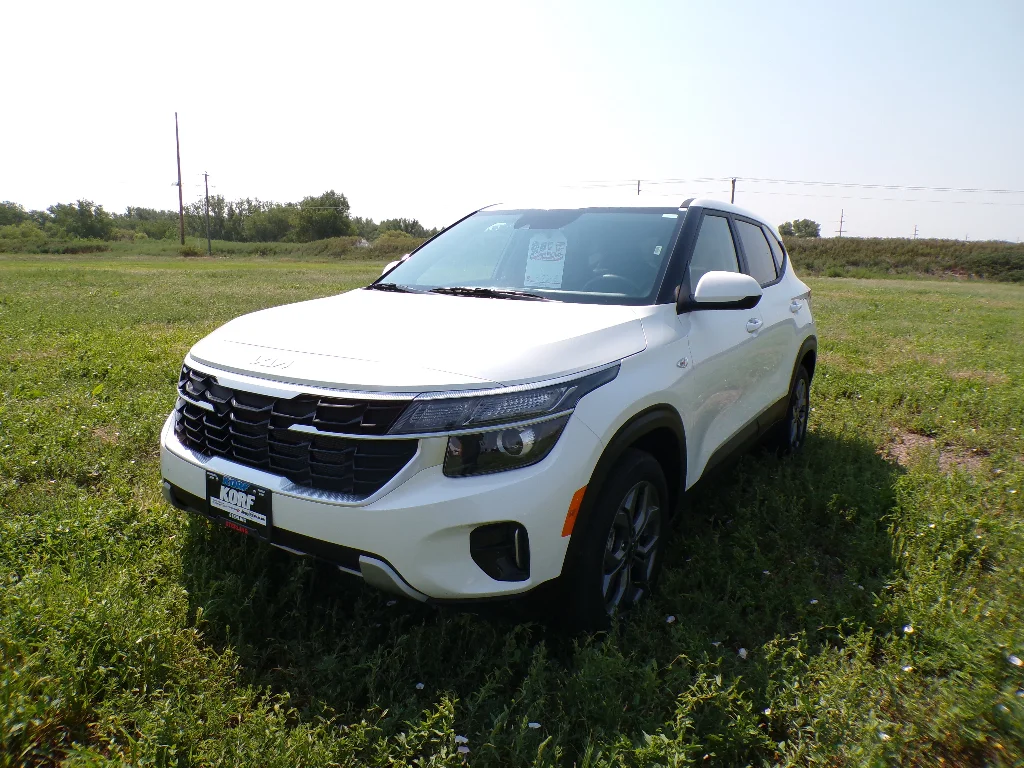 Used 2026 Snow White Pearl Kia LX image 1