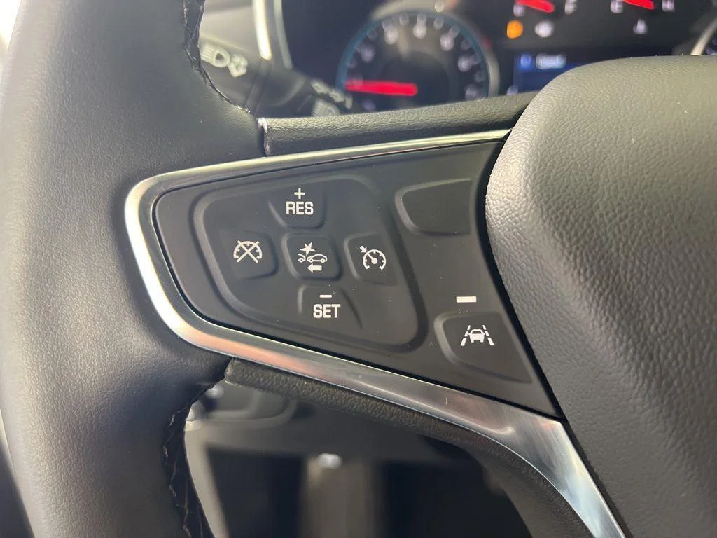 Used 2024 Summit White Chevrolet LT image 17