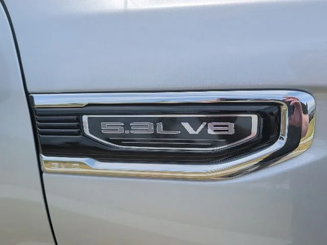 Used 2022 Silver GMC SLT image 9