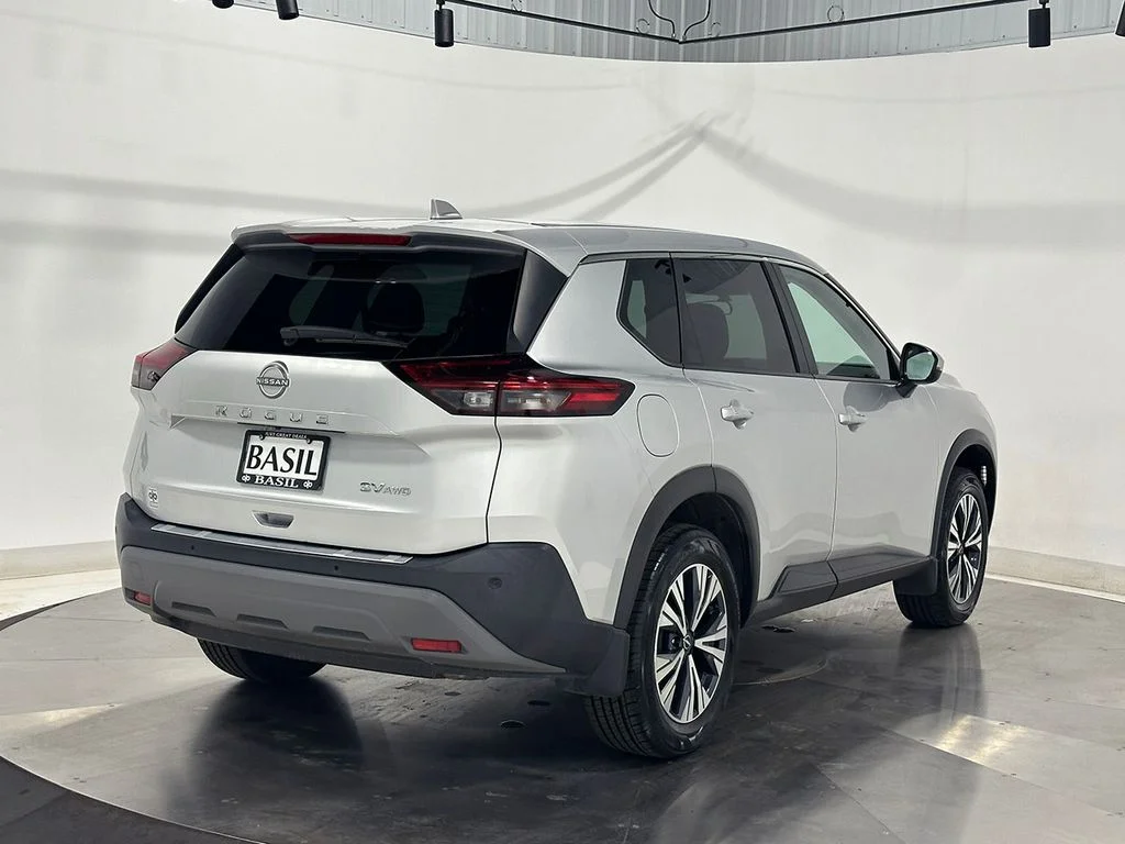 Used 2022 Silver Nissan SV image 11