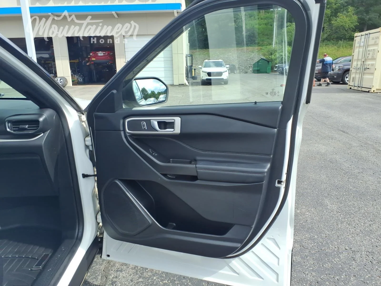 Used 2020 Star White Metallic Tri-Coat Ford XLT image 17