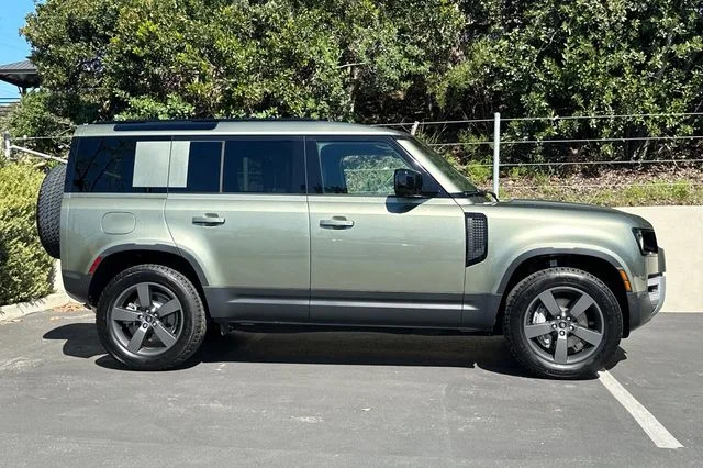 Certified Used 2025 Green Land Rover S image 6