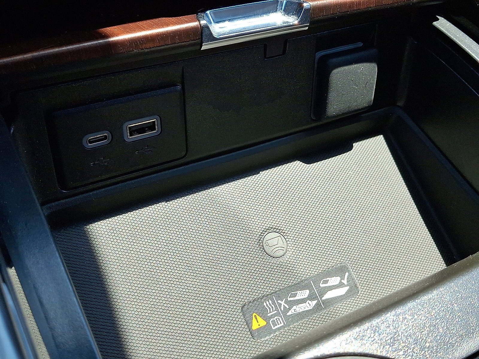 2024 GMC Yukon Denali Ultimate - Photo 27