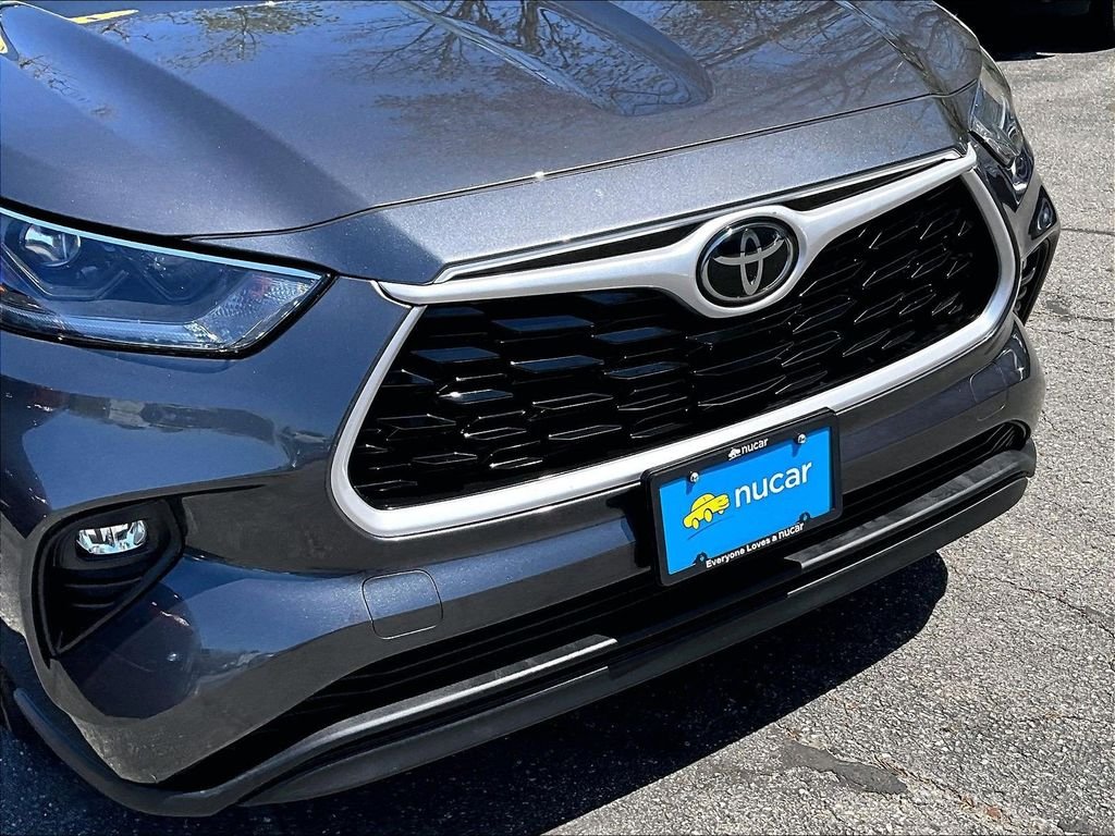 Used 2021 Gray Toyota XLE image 32