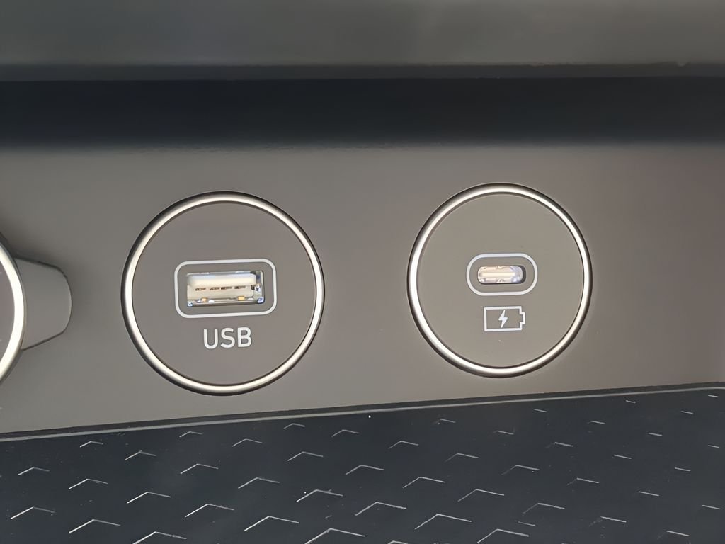 2026 GENESIS G70 Standard - Photo 19