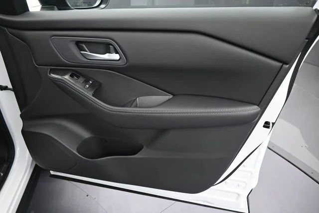 New 2026 Everest White Pearl TriCoat Nissan SV image 11