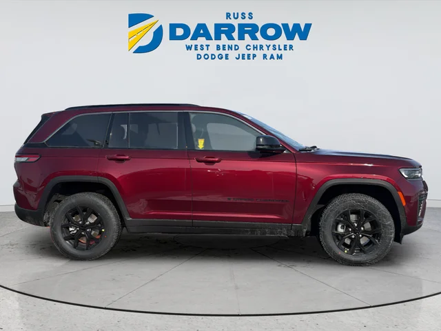 New 2026 Velvet Red Pearl-Coat Exterior Paint Jeep Altitude image 6