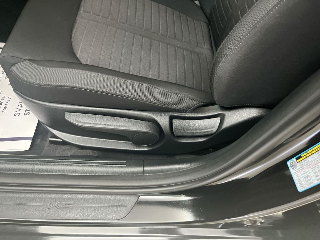 Used 2026 Black Kia LXS image 18