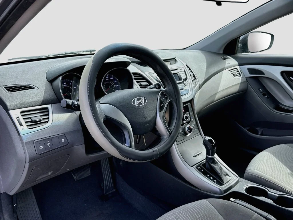 Used 2014 Harbor Gray Metallic Hyundai SE image 10