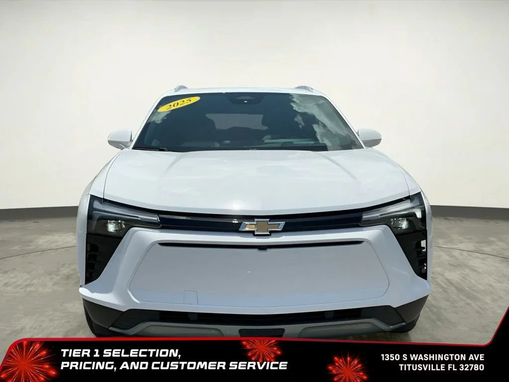 Used 2025 Summit White Chevrolet LT image 14
