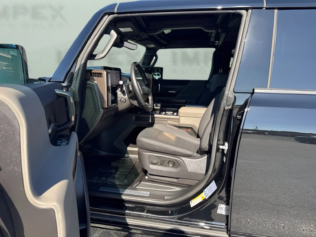Used 2024 Black GMC 2X image 9