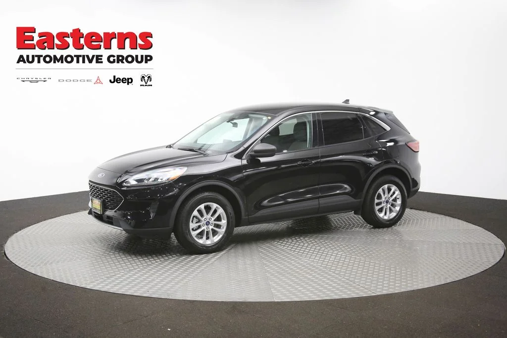 Used 2022 Black Ford SE image 56