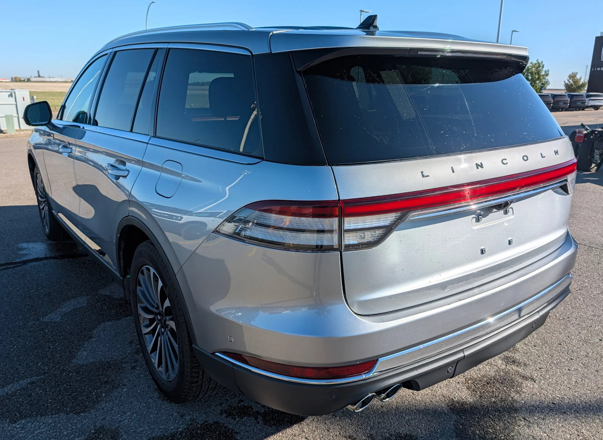 Used 2023 SILVER Lincoln RESERVE AWD image 3