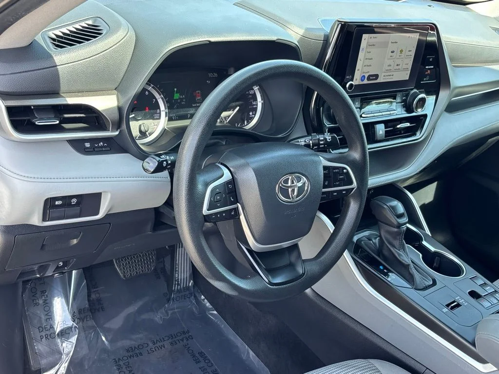 2023 Toyota Highlander L - Photo 9