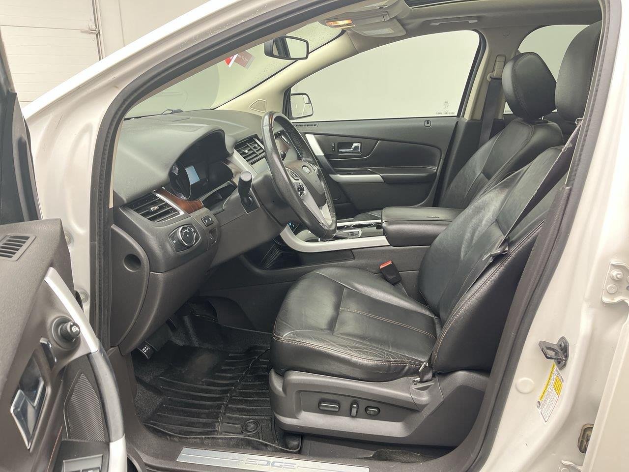 Used 2014 White Platinum Metallic Tri-Coat Ford Limited image 3