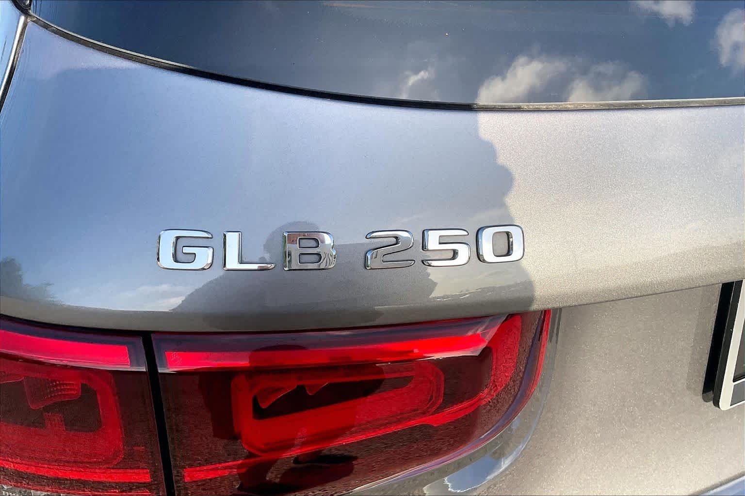 Used 2020 Mountain Grey Metallic Mercedes-Benz GLB 250 image 30