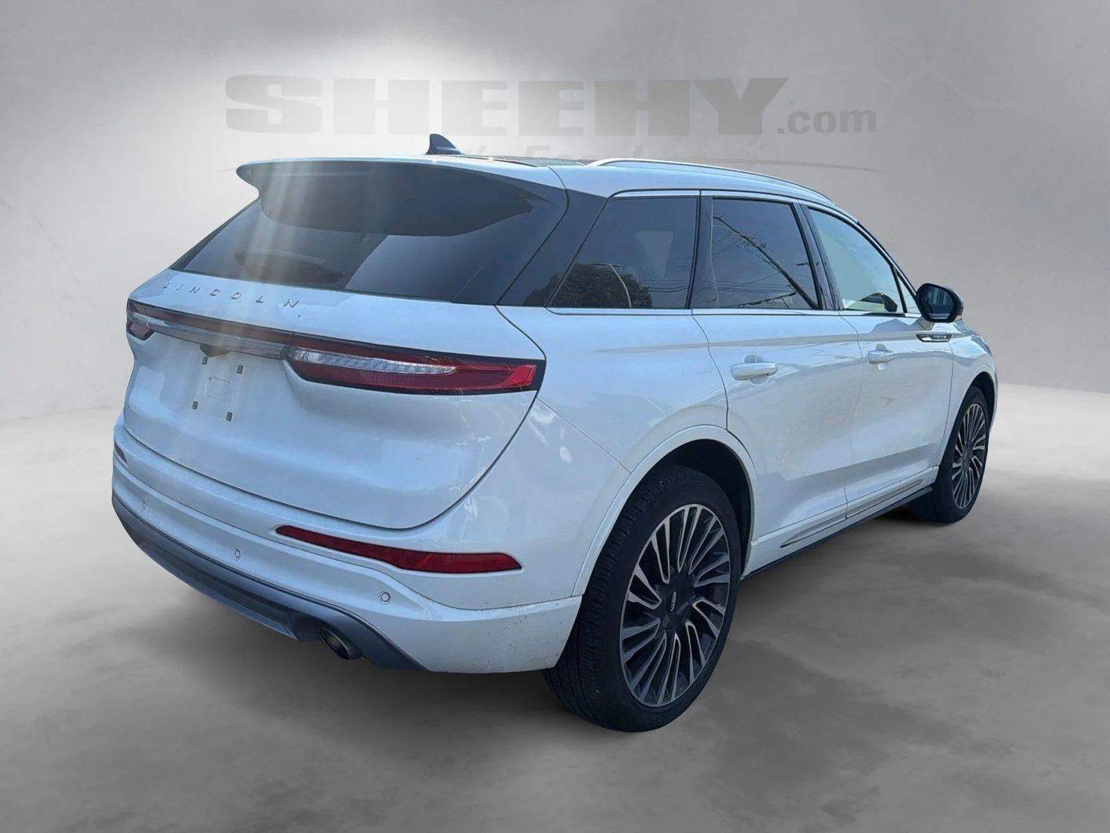 Used 2021 Pristine White Lincoln Reserve image 13