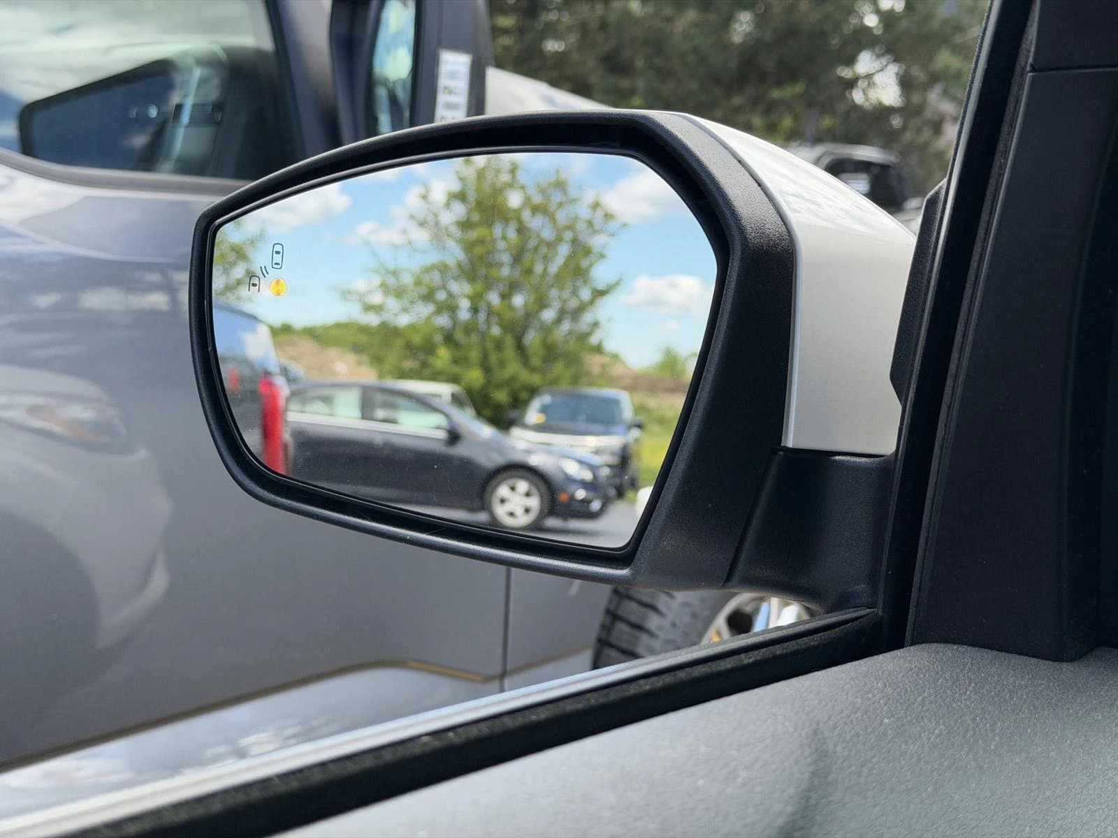 Used 2019 White Platinum Tri-Coat Metallic Ford Titanium image 10