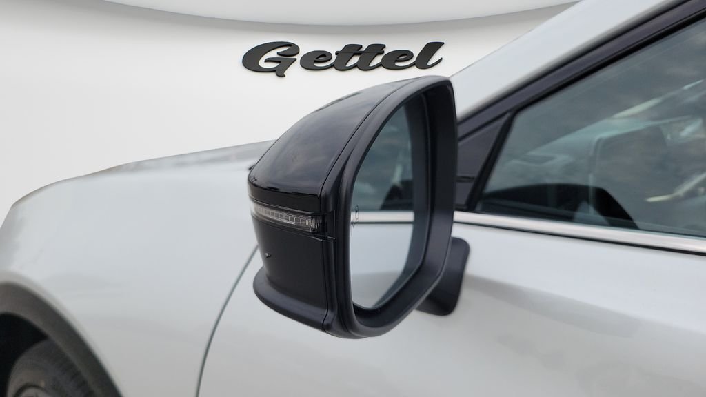 New 2026 Oxygen White <sup>1</sup> Toyota  Limited image 11