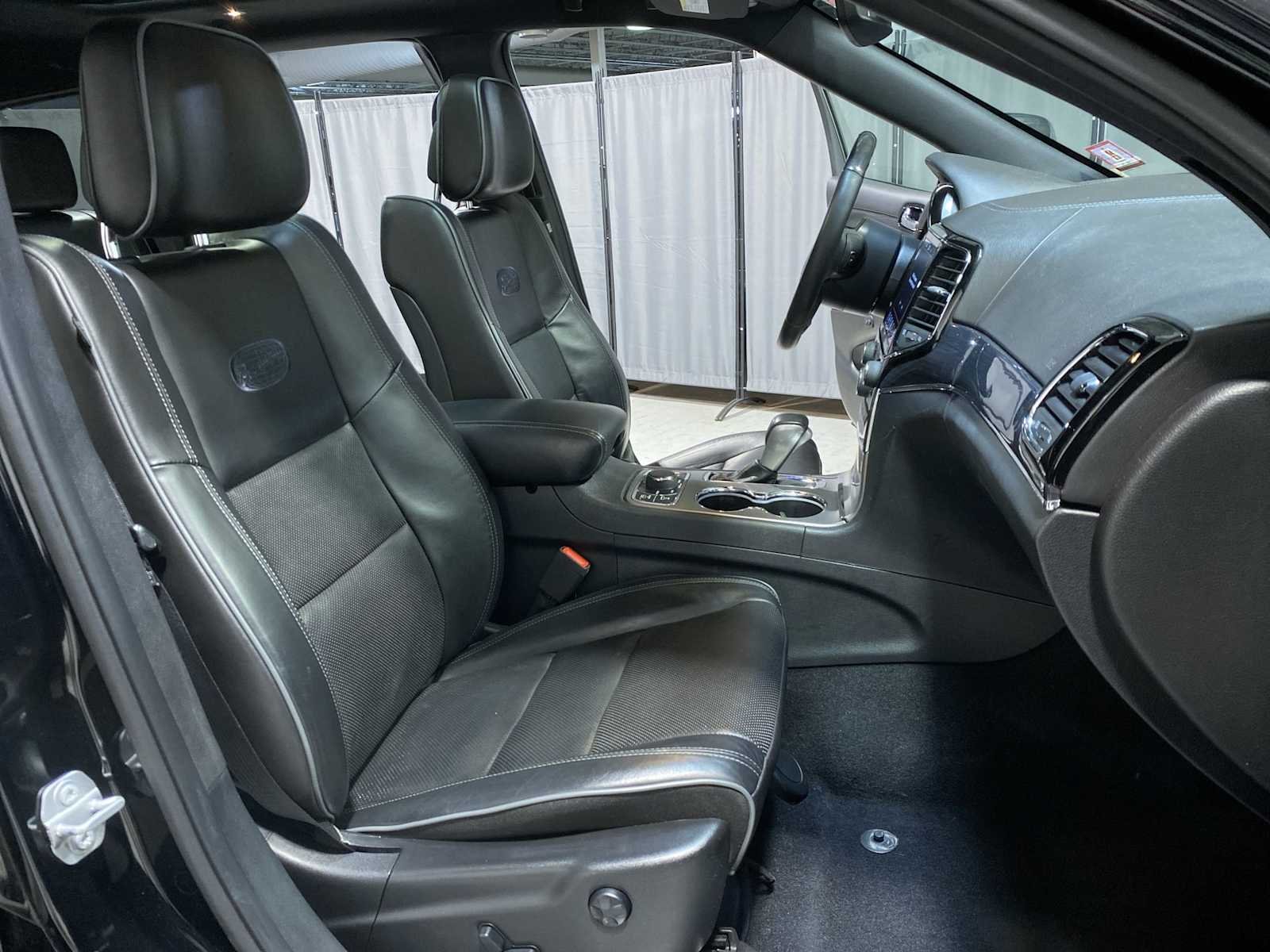 Used 2019 Diamond Black Crystal Pearlcoat Jeep Overland image 14