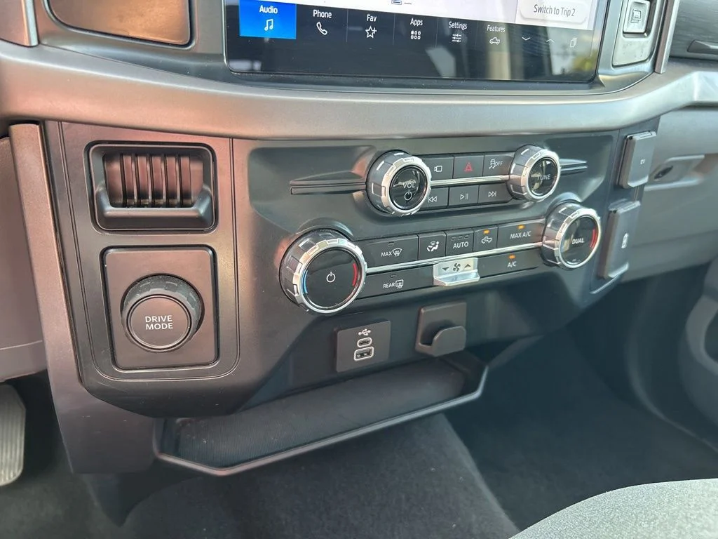 Used 2025 Black Ford XLT image 35