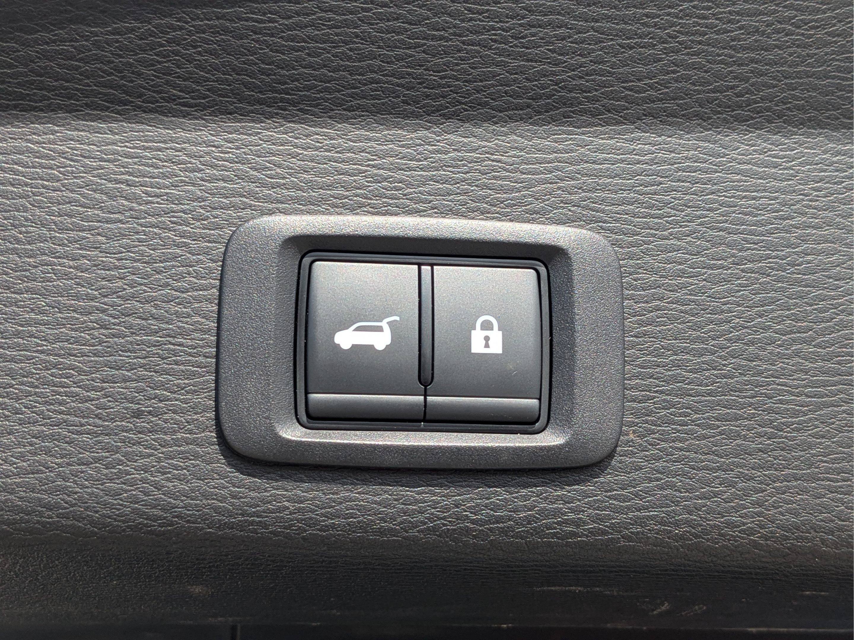2025 Mitsubishi Outlander Plug-in Hybrid SE - Photo 11