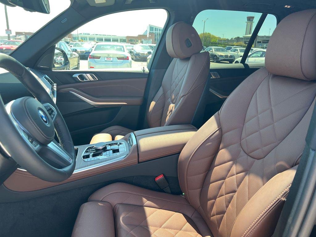 New 2026 Black Sapphire Metallic BMW xDrive50e image 3