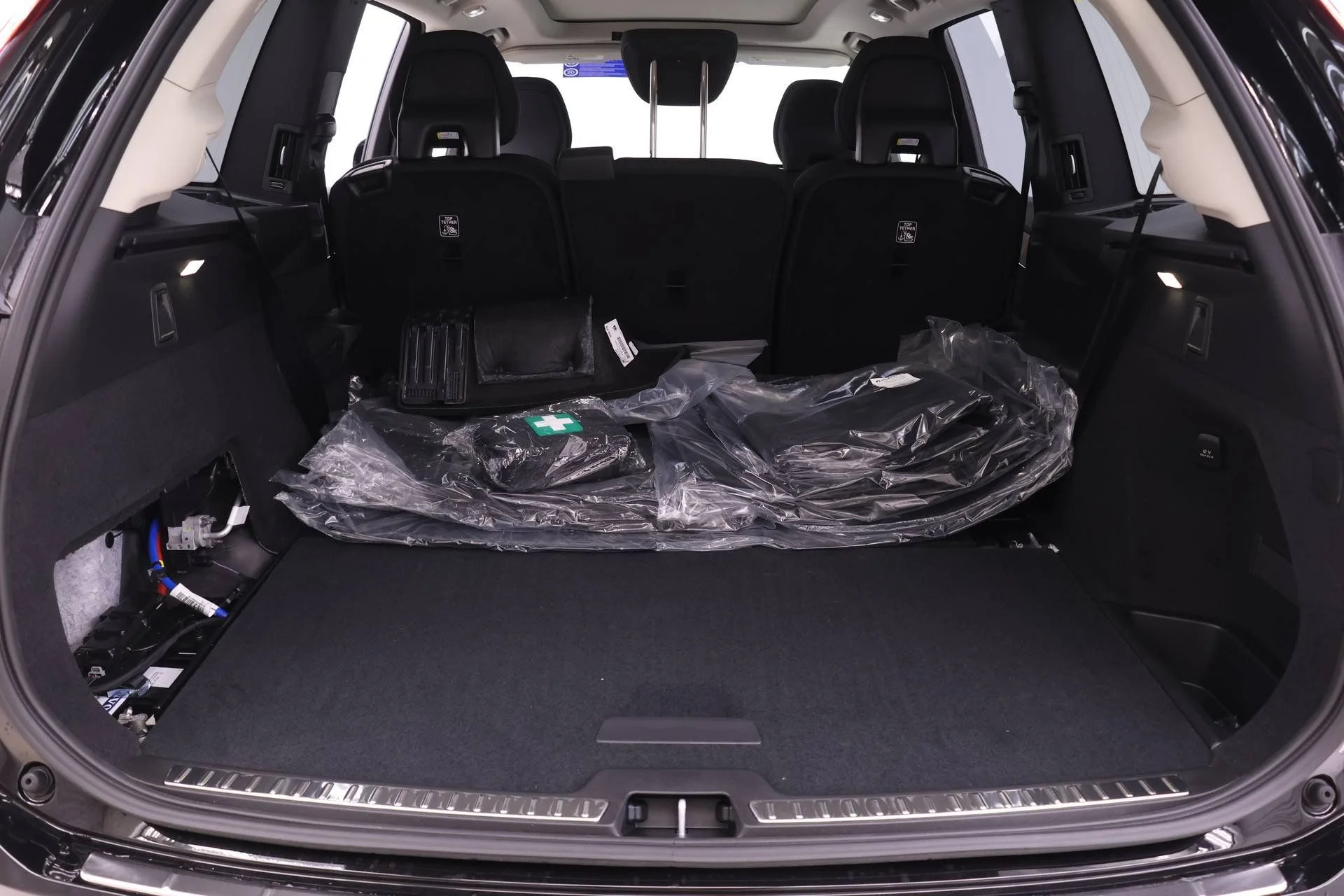 New 2026 Onyx Black Volvo Plus image 16
