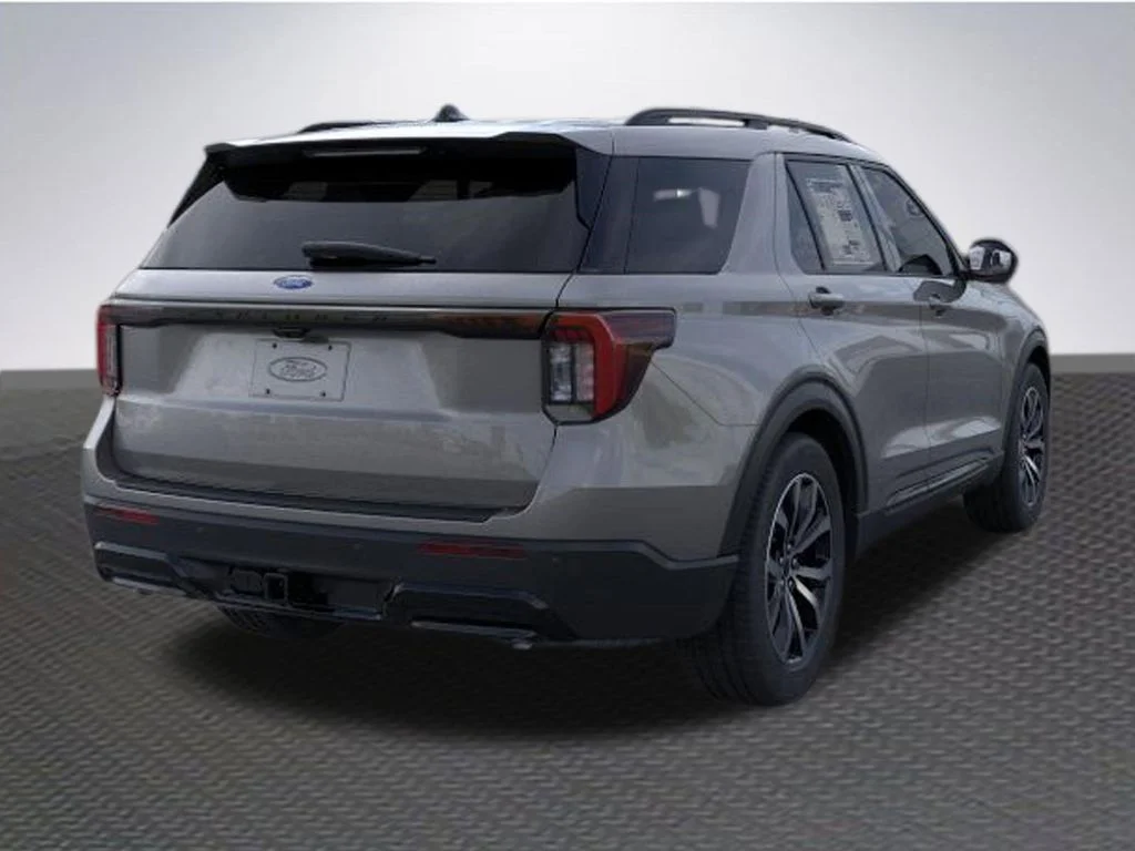 New 2026 Carbonized Gray Metallic Ford ST-Line image 8