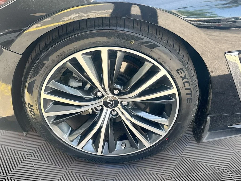 Used 2022 Black INFINITI LUXE image 33