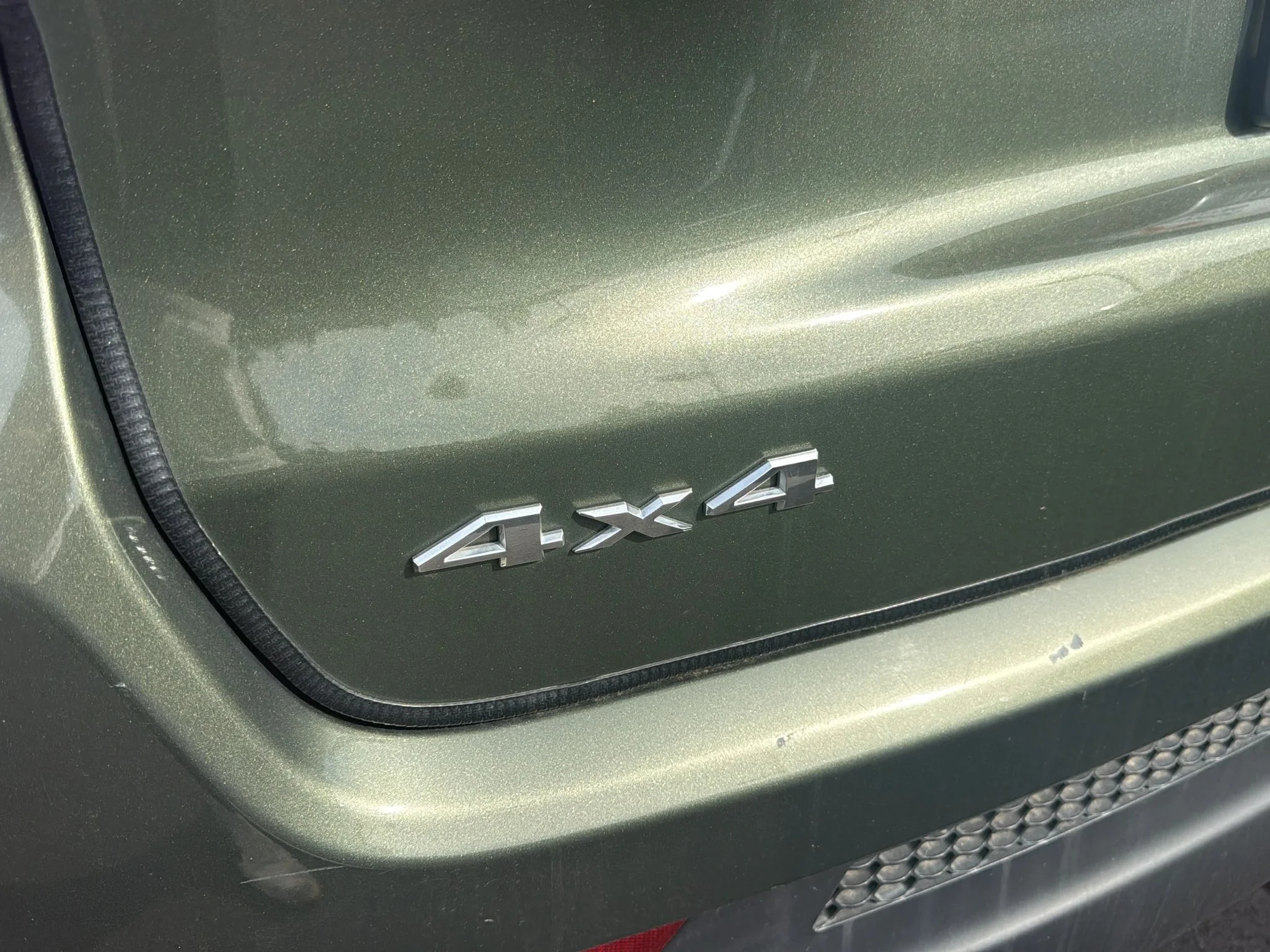 Used 2020 Olive Green Pearlcoat Jeep Latitude image 32