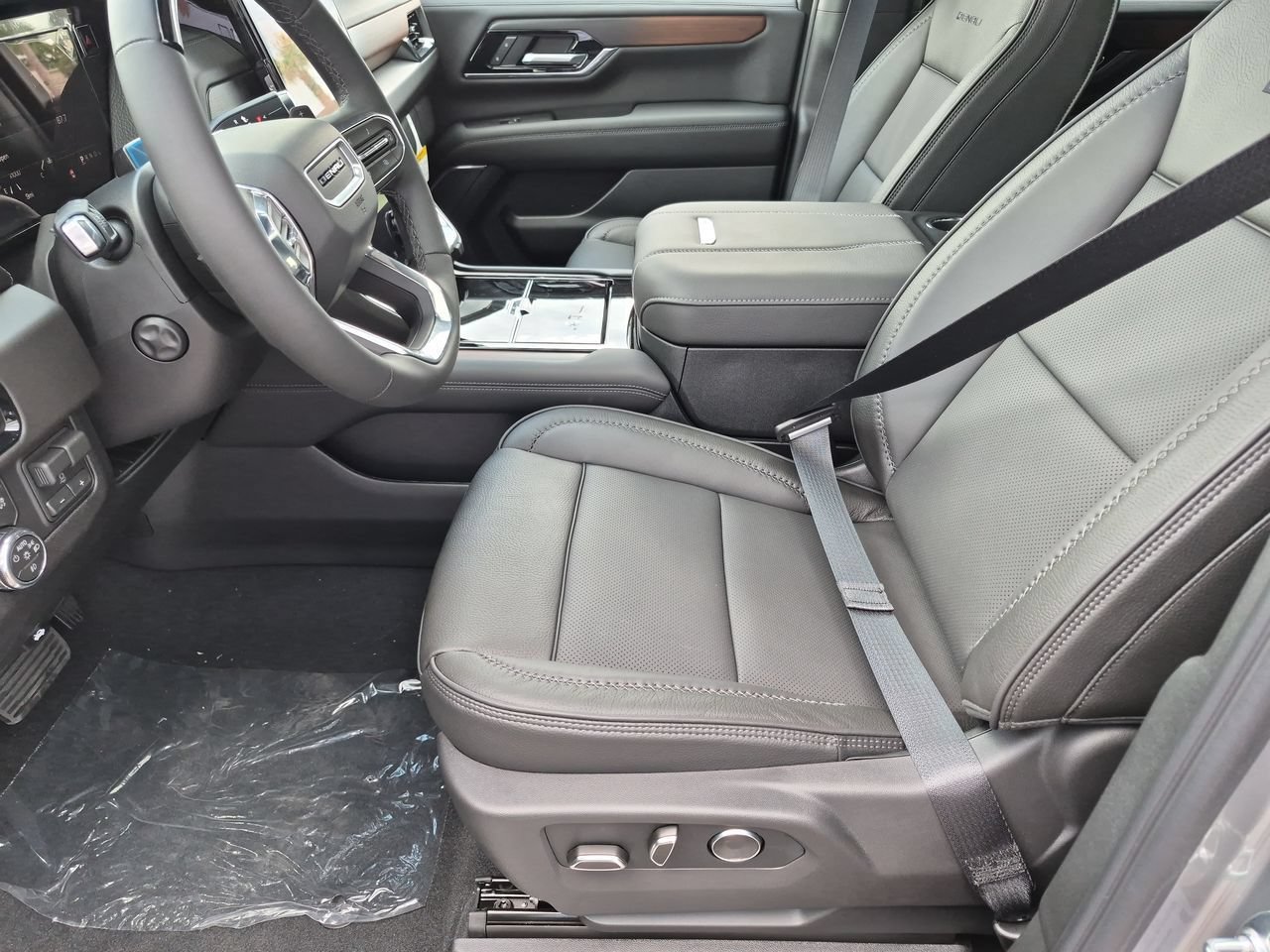 2026 GMC Yukon Denali - Photo 20
